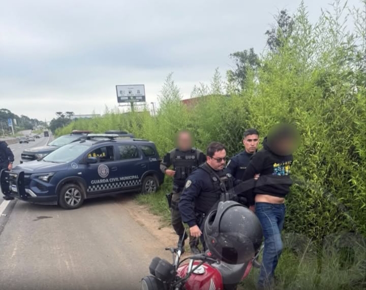  Após tentar fugir da GCM, homem cai com moto furtada e é preso